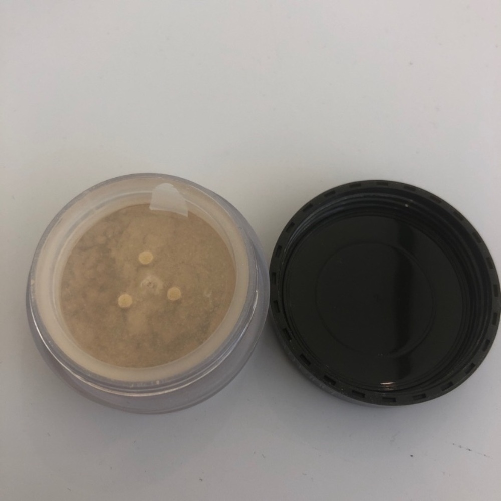 ❗️one left❗️Laura Mercier Translucent Glow Powder - Picture 3 of 3